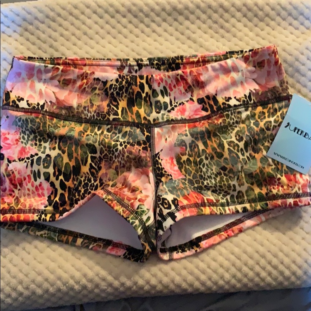 Fleo Shorts Leopard/ Floral Print